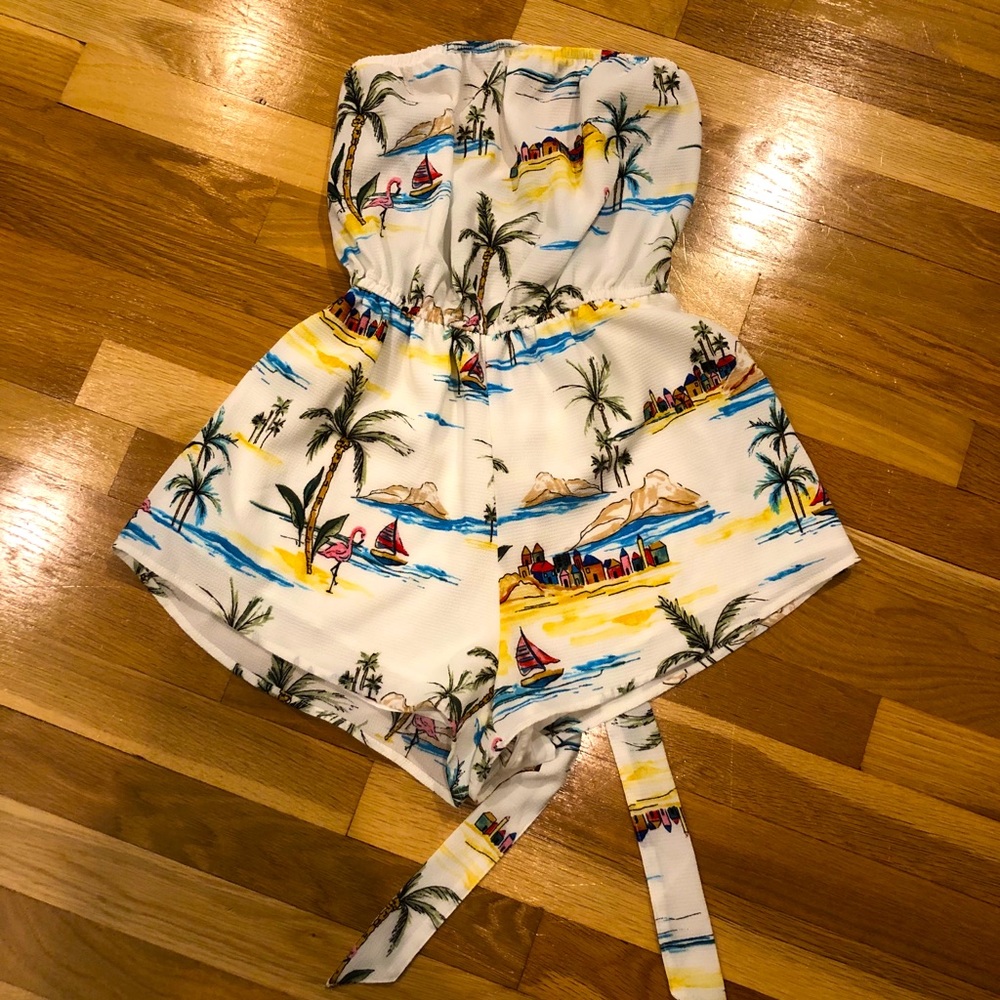 Sleeveless Romper w/ tropical pattern